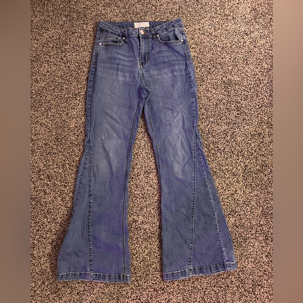 💙women’s blue flare jeans; lighter wash